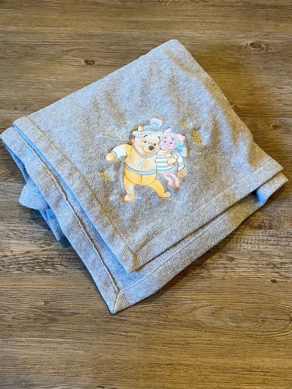 Disney Winnie the Pooh & Piglet blanket 59" x 50"  Lt Gray winter